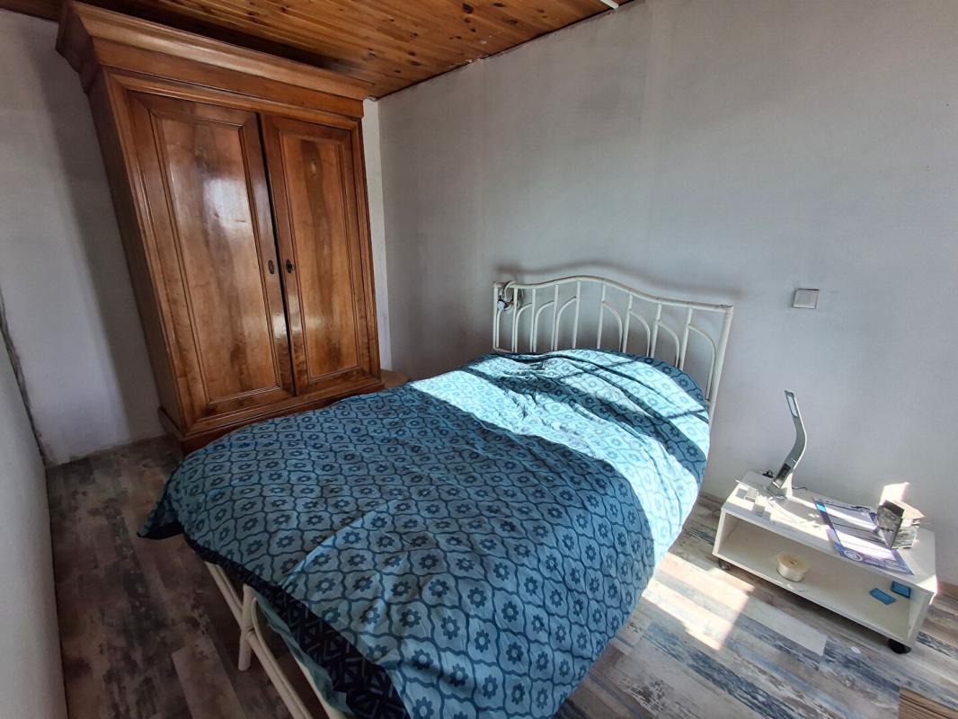 SAINT-CYR-DES-GATS Maison Saint Cyr Des Gats 8 pièce(s) 160 m2 10