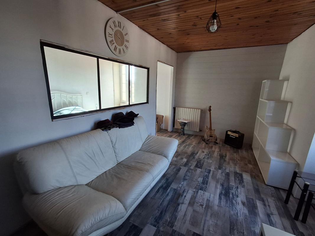 SAINT-CYR-DES-GATS Maison Saint Cyr Des Gats 8 pièce(s) 160 m2 11