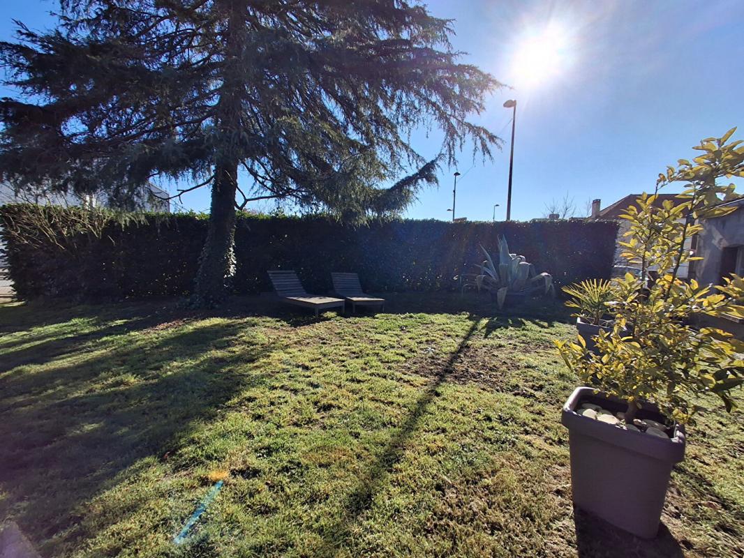 SAINT-CYR-DES-GATS Maison Saint Cyr Des Gats 8 pièce(s) 160 m2 12