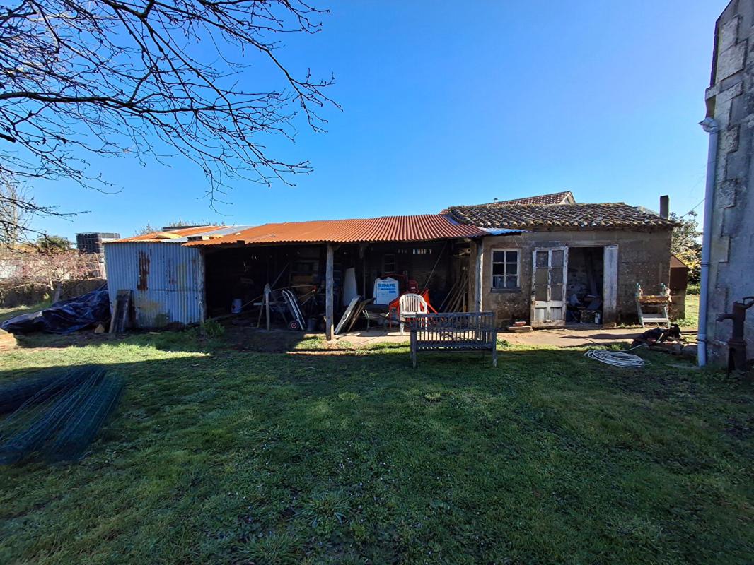 SAINT-CYR-DES-GATS Maison Saint Cyr Des Gats 8 pièce(s) 160 m2 13