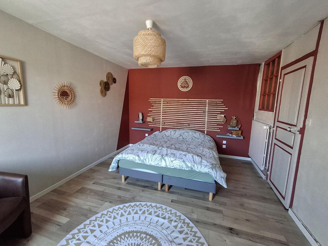 SAINT-CYR-DES-GATS Maison Saint Cyr Des Gats 8 pièce(s) 160 m2 9