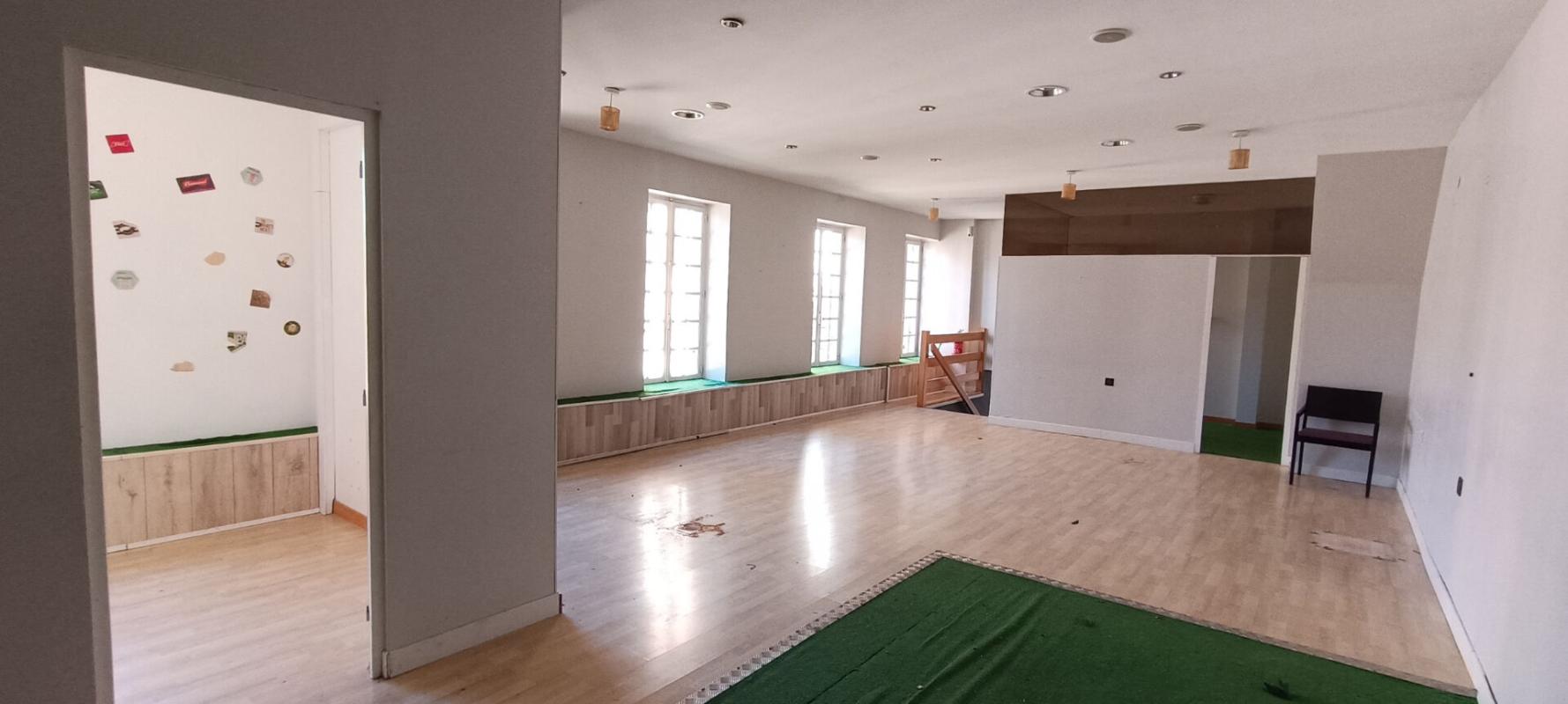 LUXEUIL-LES-BAINS Local commercial  212m2 10