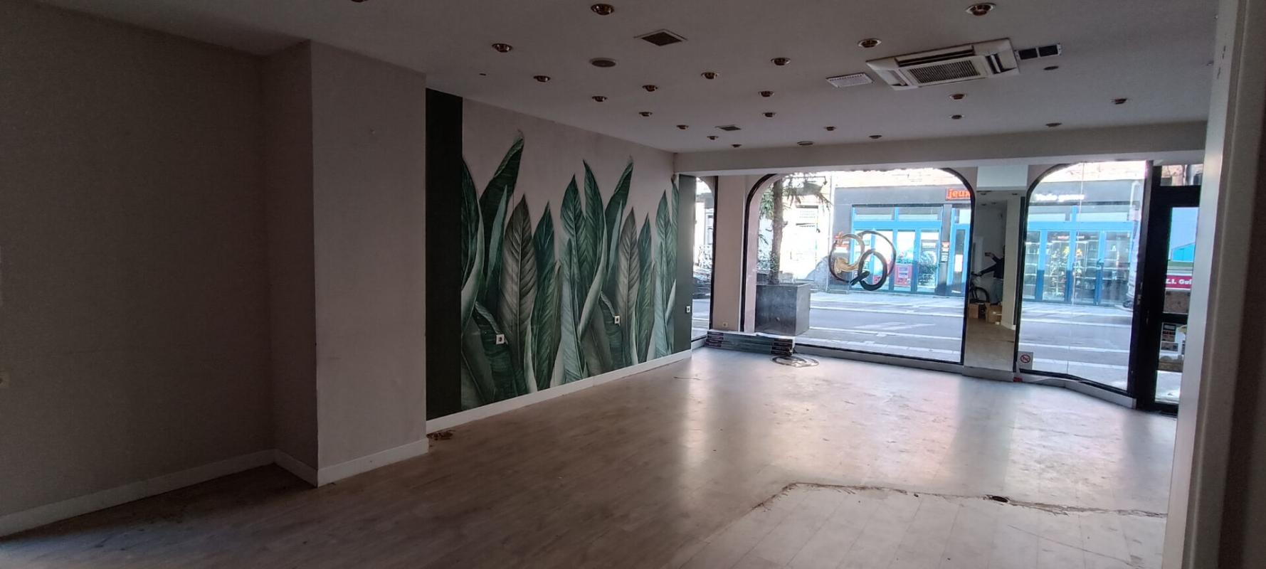 LUXEUIL-LES-BAINS Local commercial  212m2 7