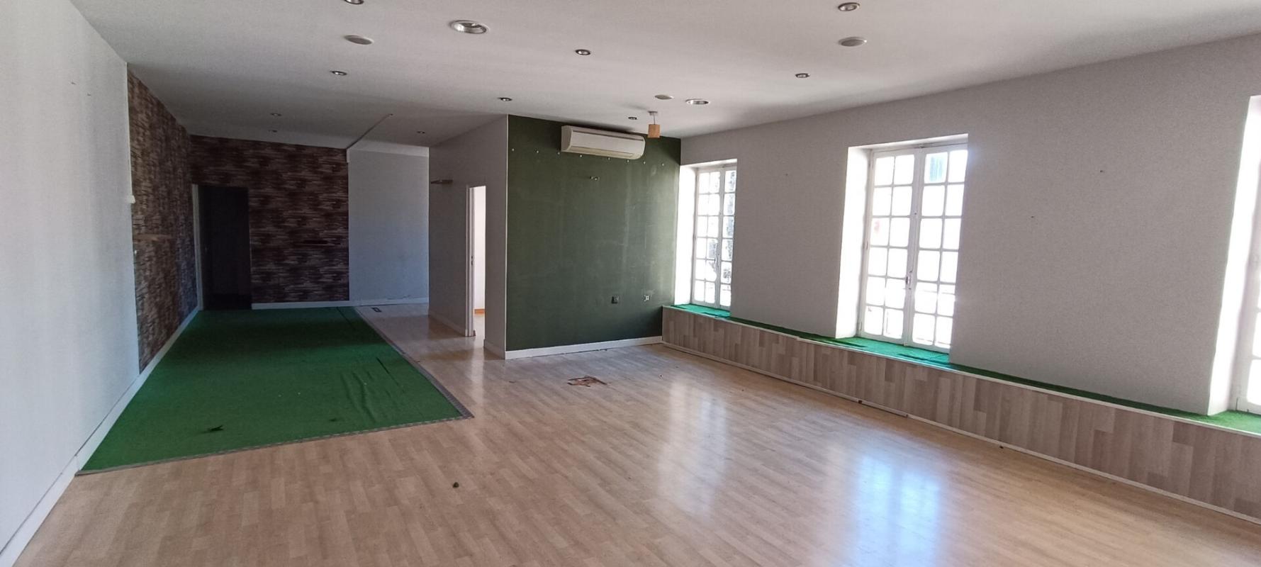 LUXEUIL-LES-BAINS Local commercial  212m2 9