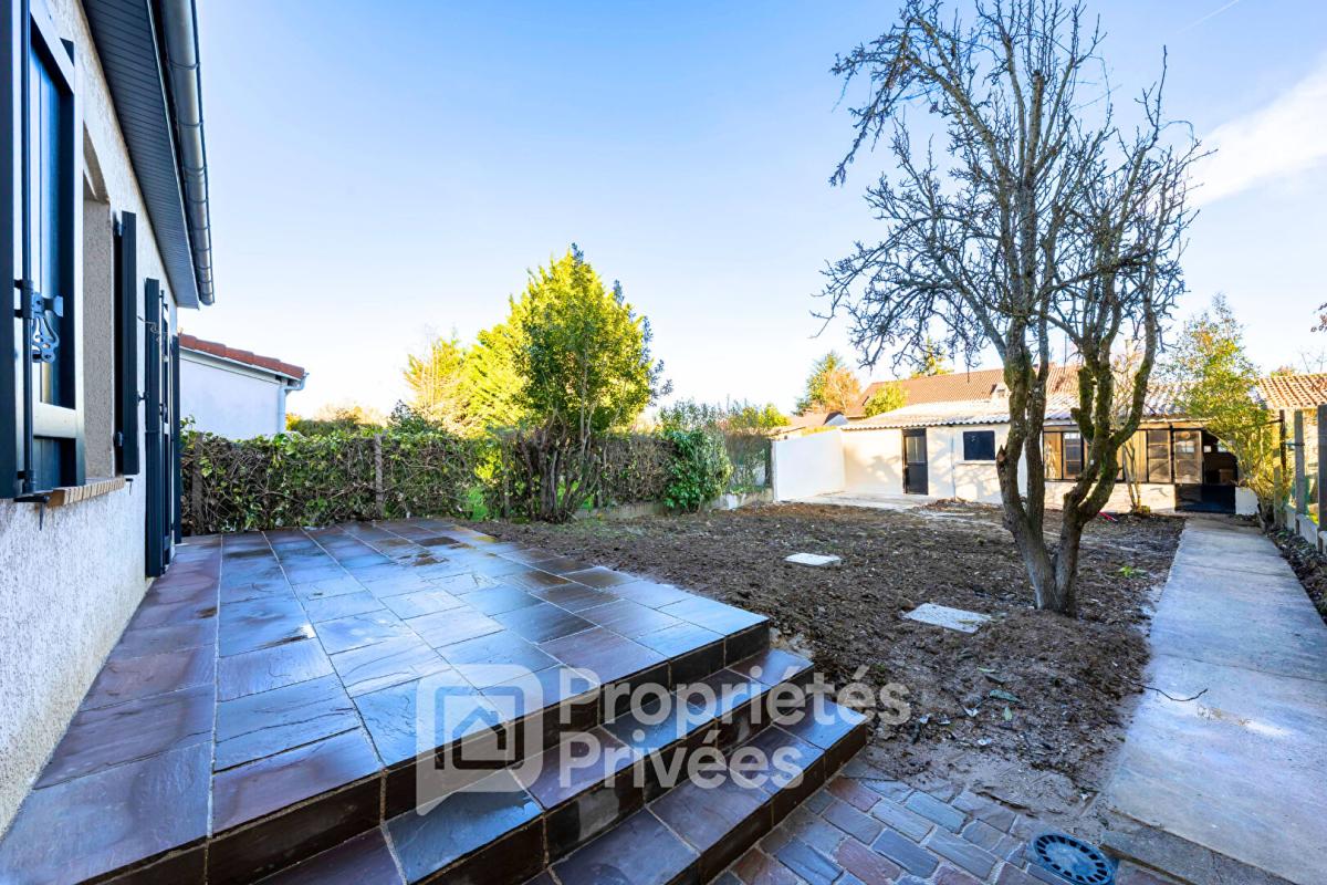 ORSAY Propriété rénovée et sa dépendance à fort potentiel 15