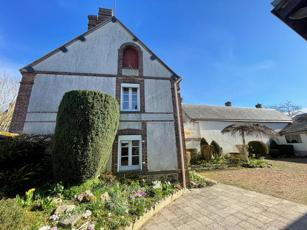 SAINT-PIAT 28130 Maintenon 165 m2 terrain 935 m2 3