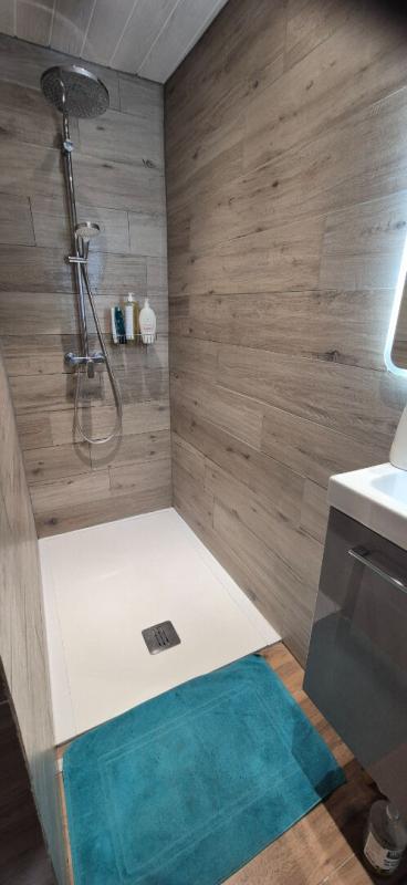 GIFFAUMONT-CHAMPAUBERT Belle Maison de Village en Brique de 1848 de 165 m² Rénover et Entretenue avec son Ascenseur Ergonomique, sa Cour avant de 180 m² sécurisée et sa Terrasse discrète, ses Dépendances de 48 et 52 m², Garage attenant de 38 m² avec Buanderie, Four à Bois, Cuis 10