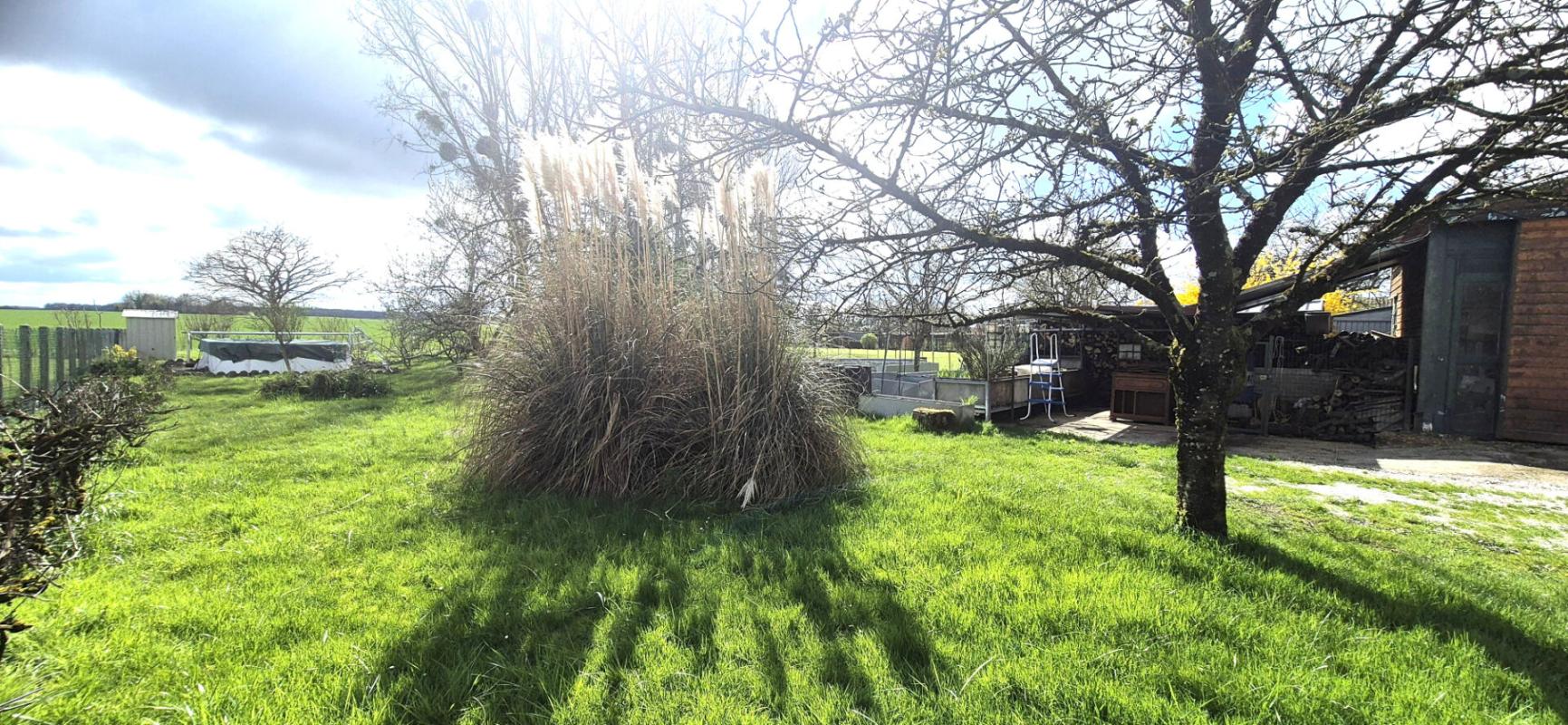 GIFFAUMONT-CHAMPAUBERT Belle Maison de Village en Brique de 1848 de 165 m² Rénover et Entretenue avec son Ascenseur Ergonomique, sa Cour avant de 180 m² sécurisée et sa Terrasse discrète, ses Dépendances de 48 et 52 m², Garage attenant de 38 m² avec Buanderie, Four à Bois, Cuis 18