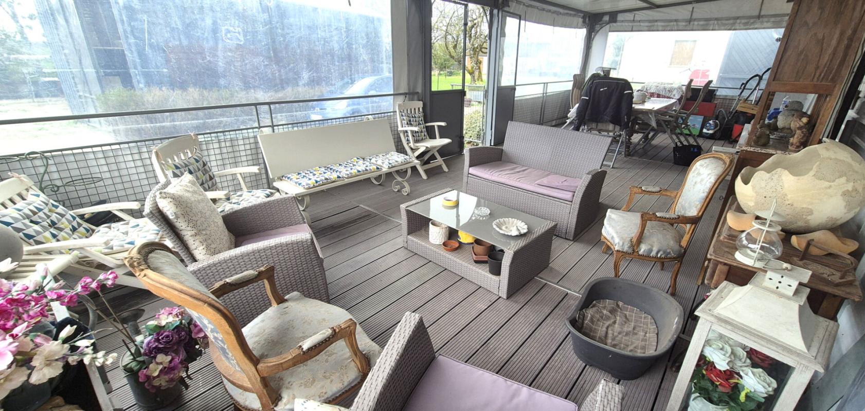 GIFFAUMONT-CHAMPAUBERT Belle Maison de Village en Brique de 1848 de 165 m² Rénover et Entretenue avec son Ascenseur Ergonomique, sa Cour avant de 180 m² sécurisée et sa Terrasse discrète, ses Dépendances de 48 et 52 m², Garage attenant de 38 m² avec Buanderie, Four à Bois, Cuis 5