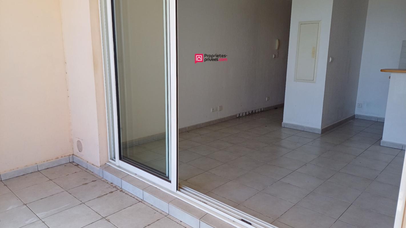 SAINT-LOUIS 97490 Moufia beau T1 d'environ 26 m² plus varangue env 8m² et place de parking sécurisé 8