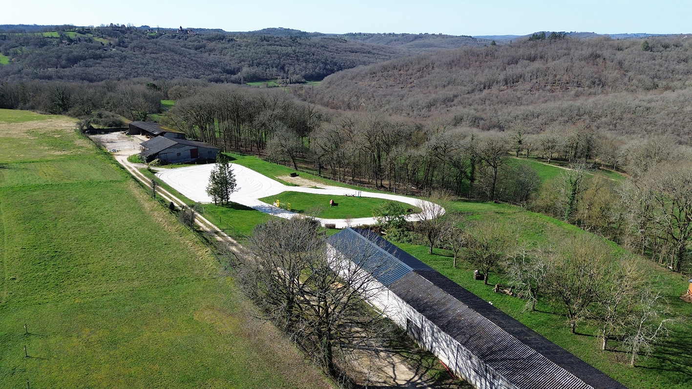 MARQUAY Domaine ferme auberge gîtes 30 pièce(s) 650 m2 4