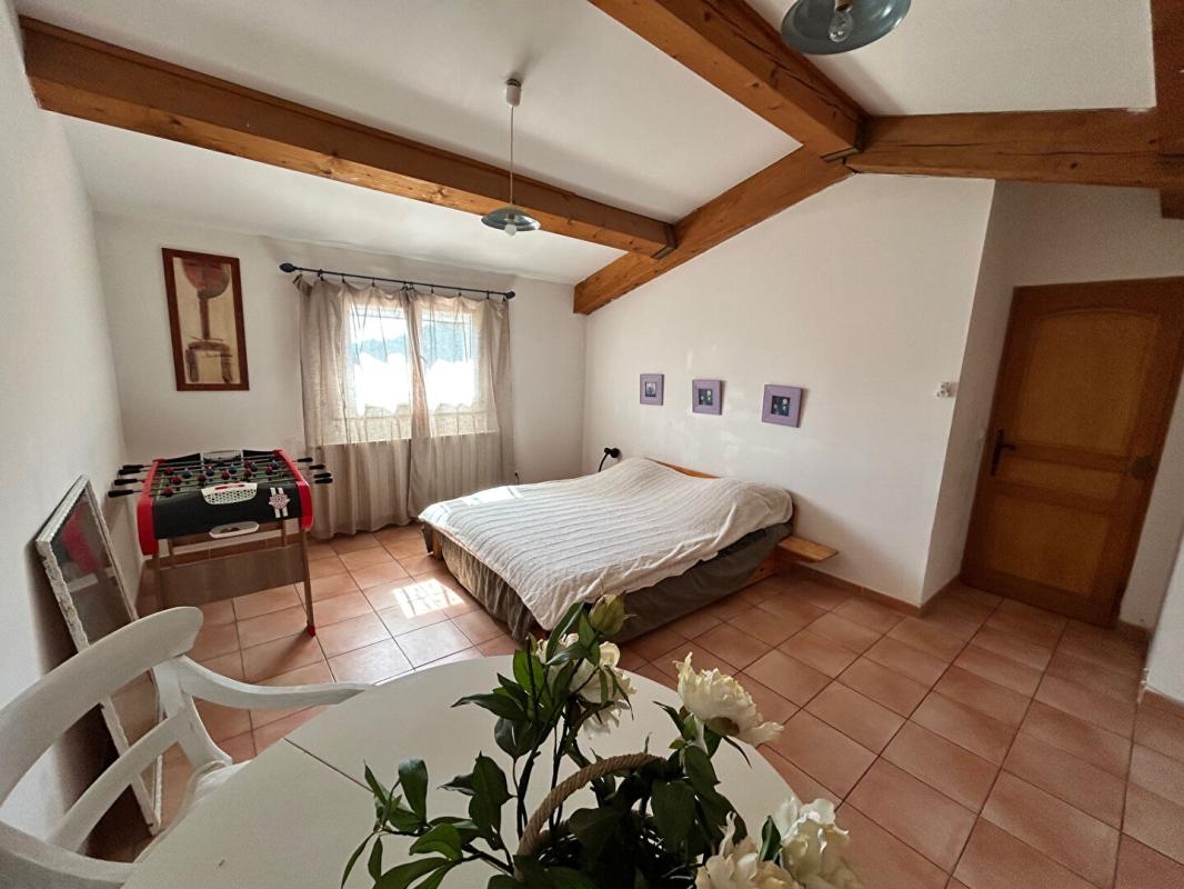 BANDOL VILLA D'EXCEPTION ,VUE PANORAMIQUE ,CALME ABSOLU , 6 CHAMBRES ,PISCINE , 5 000 m² DE TERRAIN 10