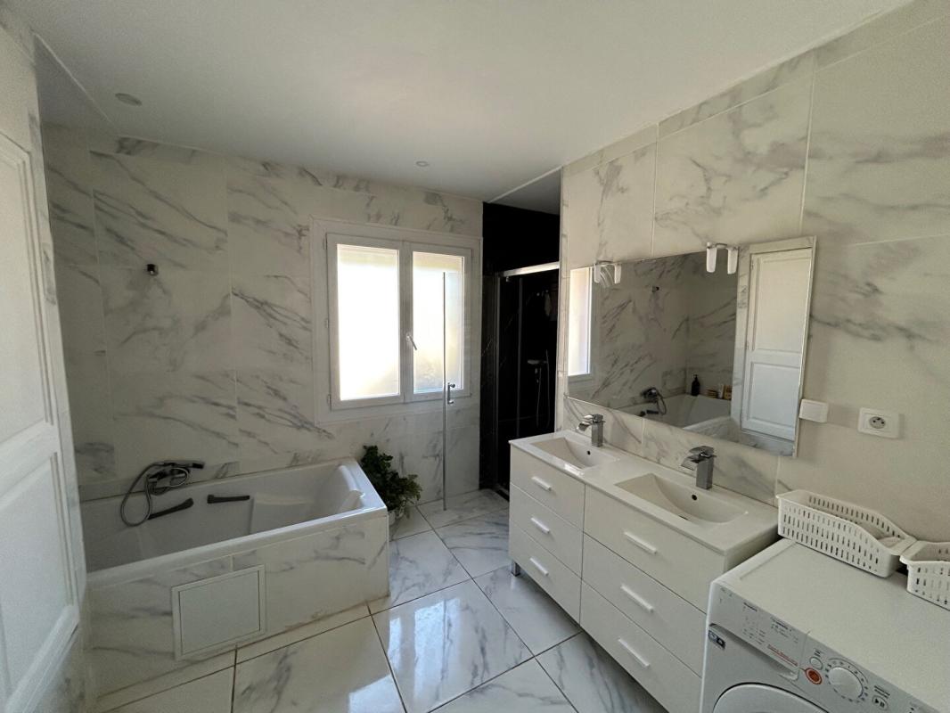 BANDOL VILLA D'EXCEPTION ,VUE PANORAMIQUE ,CALME ABSOLU , 6 CHAMBRES ,PISCINE , 5 000 m² DE TERRAIN 11