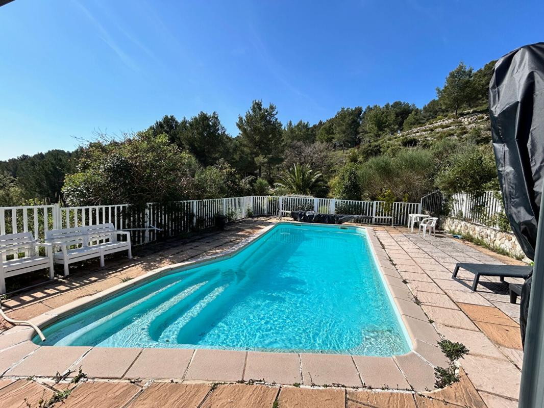 BANDOL VILLA D'EXCEPTION ,VUE PANORAMIQUE ,CALME ABSOLU , 6 CHAMBRES ,PISCINE , 5 000 m² DE TERRAIN 14