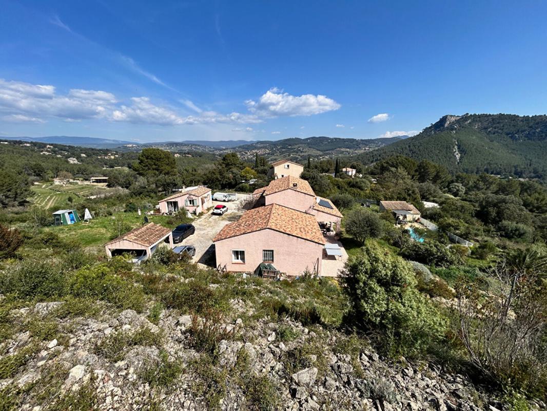 BANDOL VILLA D'EXCEPTION ,VUE PANORAMIQUE ,CALME ABSOLU , 6 CHAMBRES ,PISCINE , 5 000 m² DE TERRAIN 3