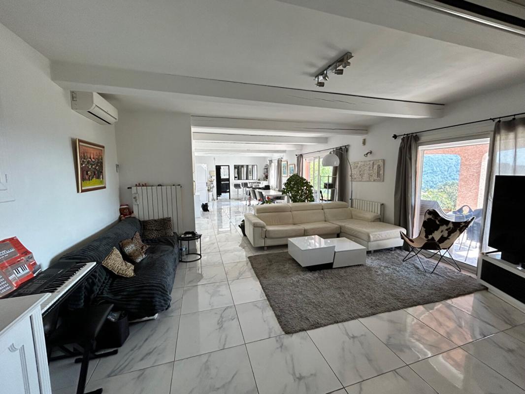 BANDOL VILLA D'EXCEPTION ,VUE PANORAMIQUE ,CALME ABSOLU , 6 CHAMBRES ,PISCINE , 5 000 m² DE TERRAIN 8