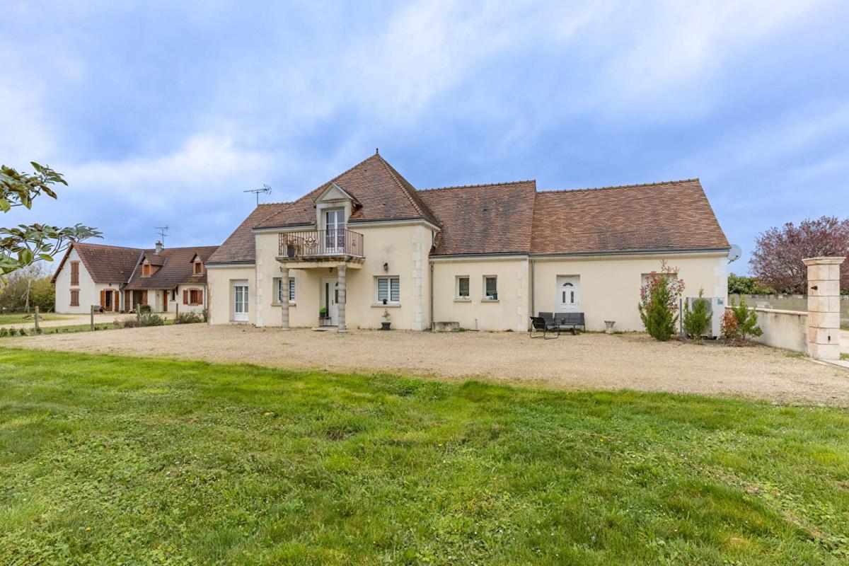 CORMERAY Maison Cormeray 8 pièces 174 m2 2