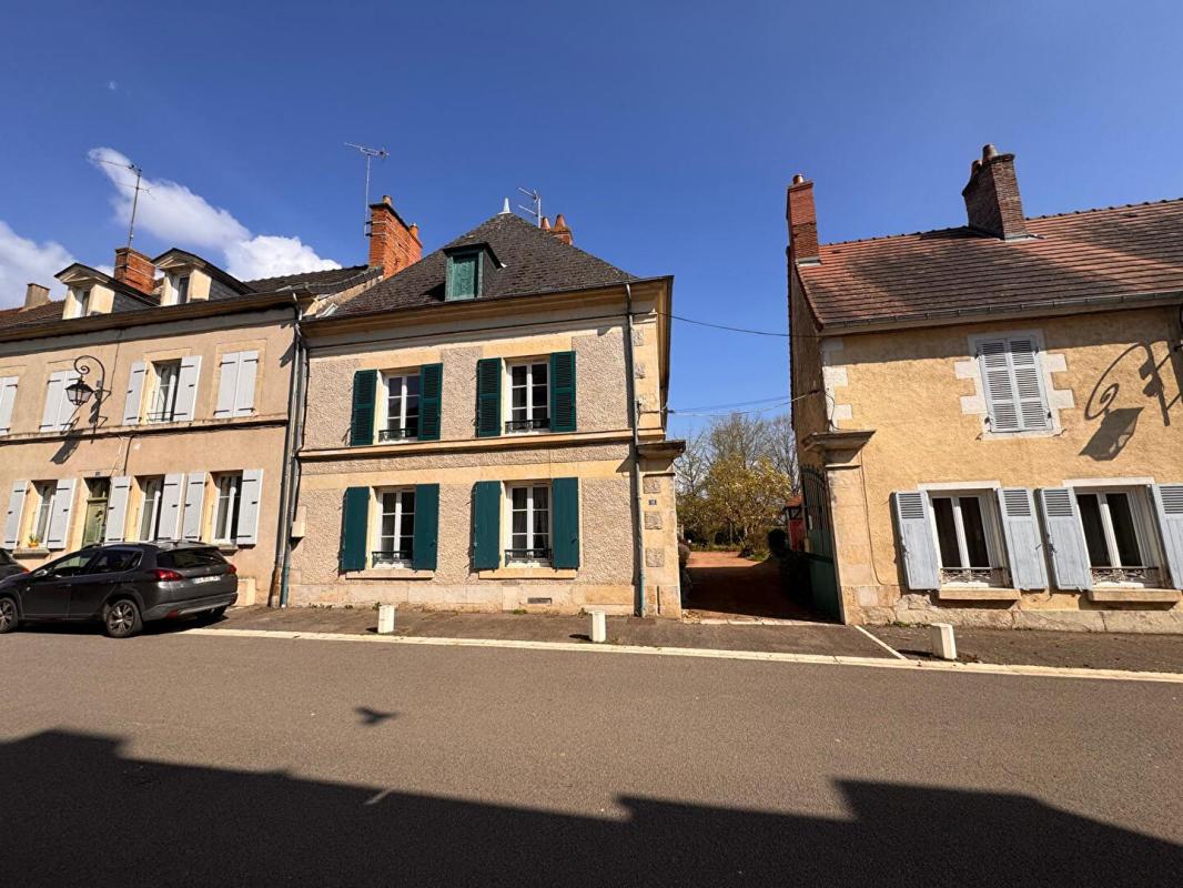 MAGNY-COURS Maison de caractère 332 m² - Terrain 2 489 m² - Piscine - Dépendances - Proche Magny-Cours 12