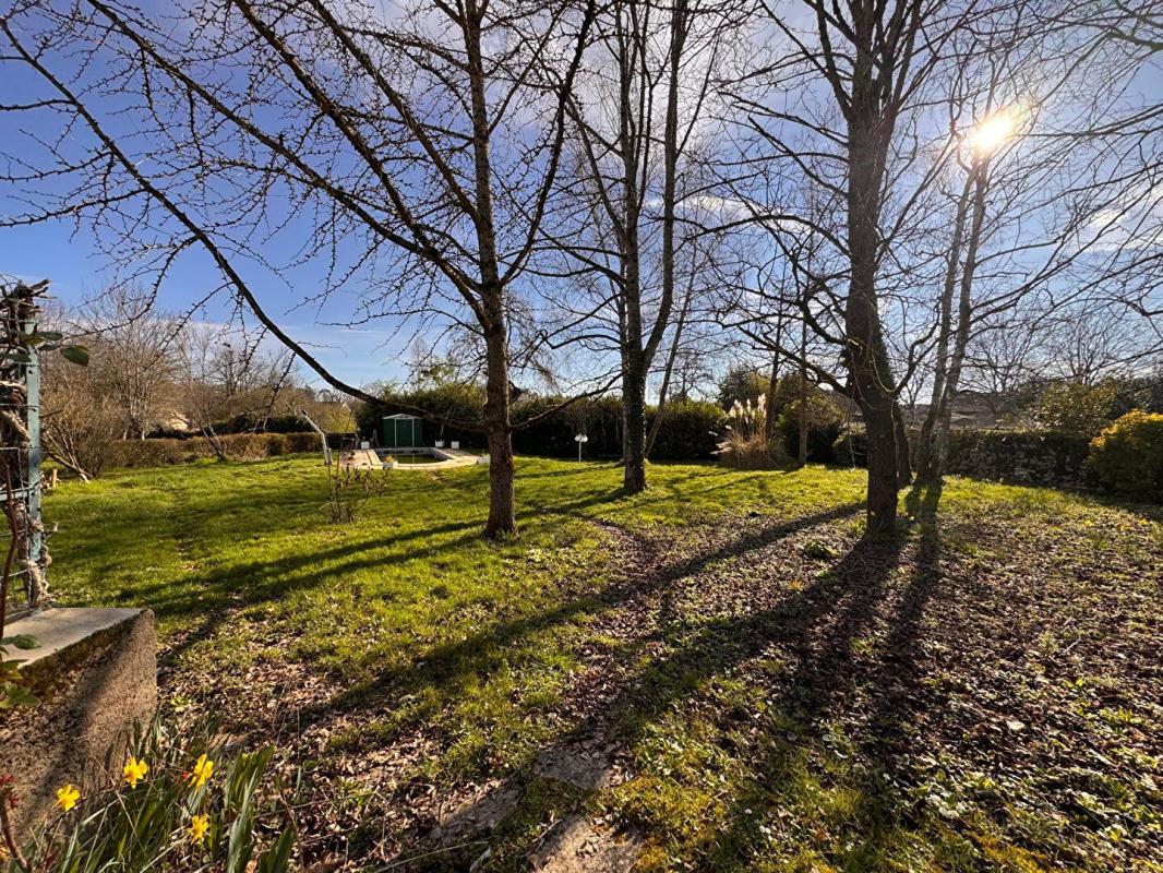 MAGNY-COURS Maison de caractère 332 m² - Terrain 2 489 m² - Piscine - Dépendances - Proche Magny-Cours 15