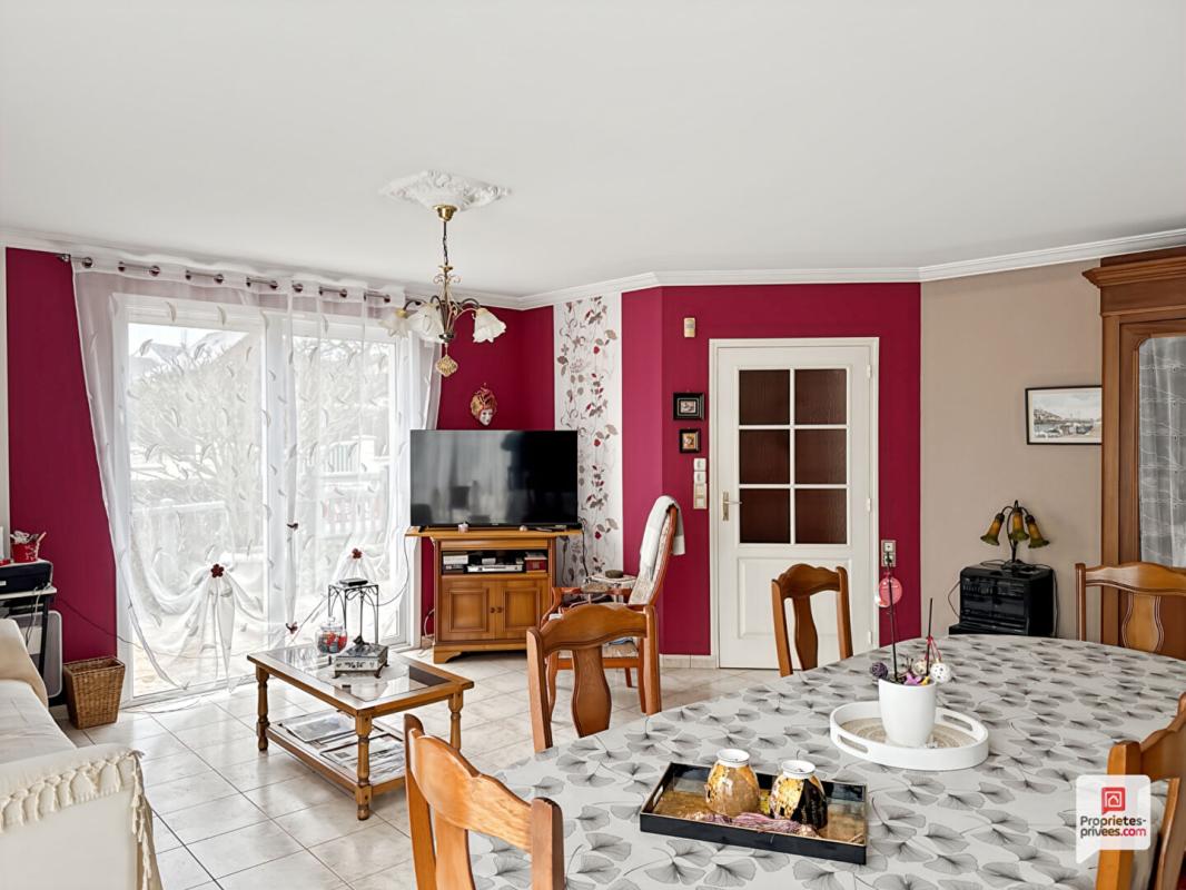 SAINT-DENIS-D'ANJOU Maison Saint Denis D Anjou 6 pièce(s) 5