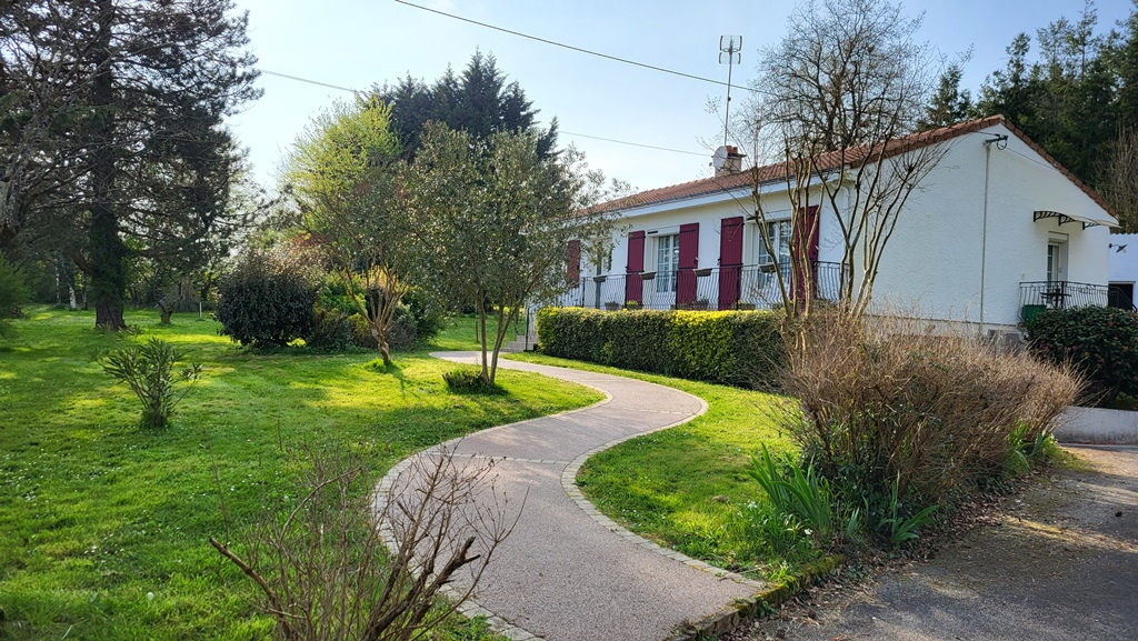 MOUTIERS-LES-MAUXFAITS Maison Moutiers Les Mauxfaits 5 pièces 111 m2 15