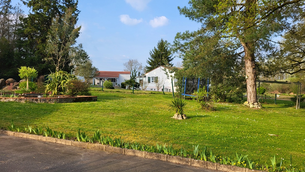 MOUTIERS-LES-MAUXFAITS Maison Moutiers Les Mauxfaits 5 pièces 111 m2 18