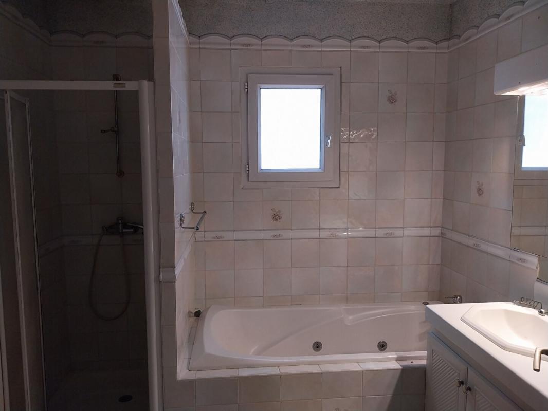 FONTENAY-LE-COMTE Maison  3 chambres 6