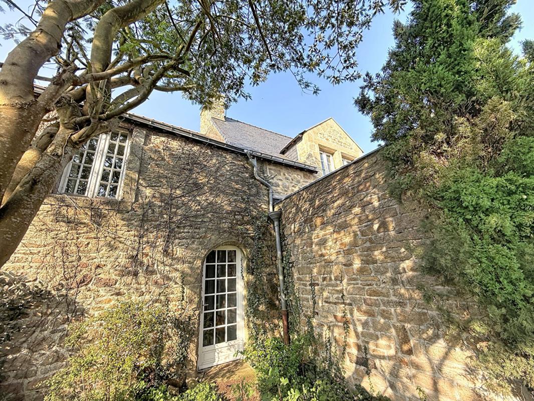 VANNES Maison en pierre de caractère à rénover. Vannes quartier Gare, volumes et potentiel rare 14