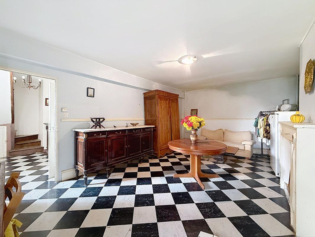 VANNES Maison en pierre de caractère à rénover. Vannes quartier Gare, volumes et potentiel rare 2