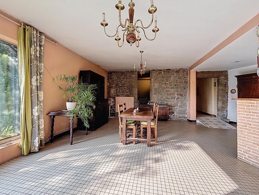 VANNES Maison en pierre de caractère à rénover. Vannes quartier Gare, volumes et potentiel rare 4