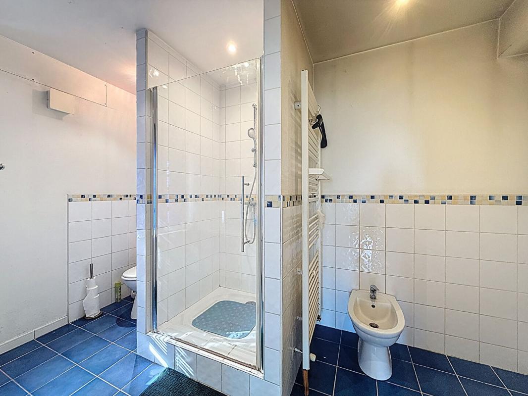 VANNES Maison en pierre de caractère à rénover. Vannes quartier Gare, volumes et potentiel rare 7