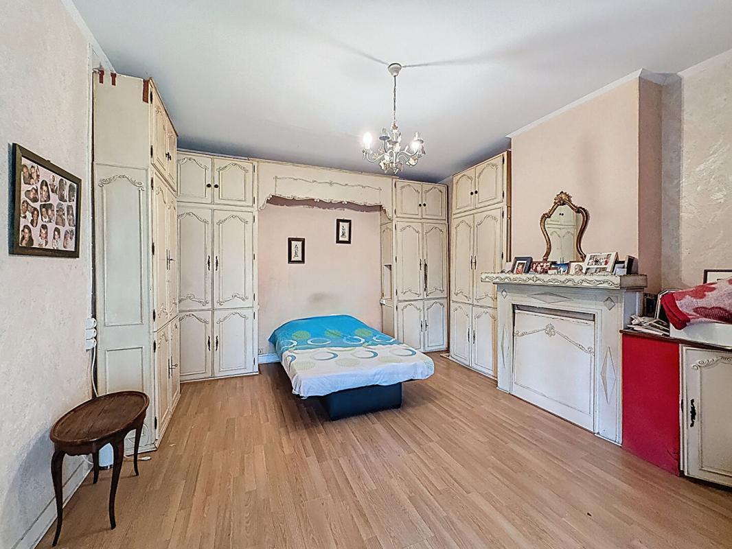 VANNES Maison en pierre de caractère à rénover. Vannes quartier Gare, volumes et potentiel rare 9