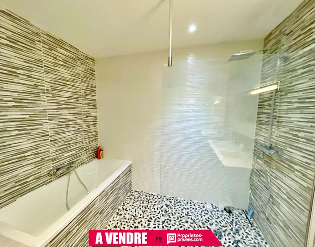 EYSINES Maison Eysines 6 pièce(s) 170 m2 piscine dépendance double garage 11