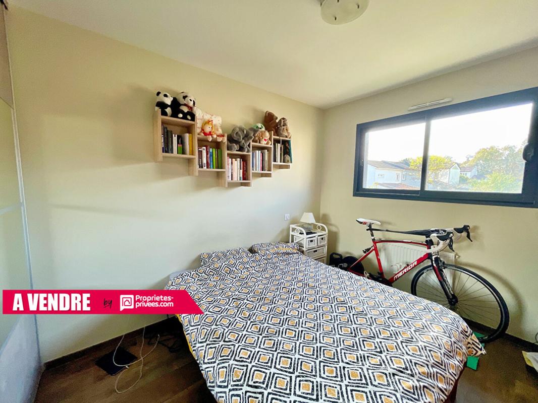 EYSINES Maison Eysines 6 pièce(s) 170 m2 piscine dépendance double garage 13