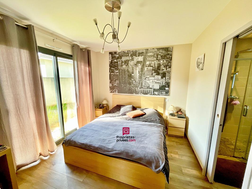 EYSINES Maison Eysines 6 pièce(s) 170 m2 piscine dépendance double garage 8