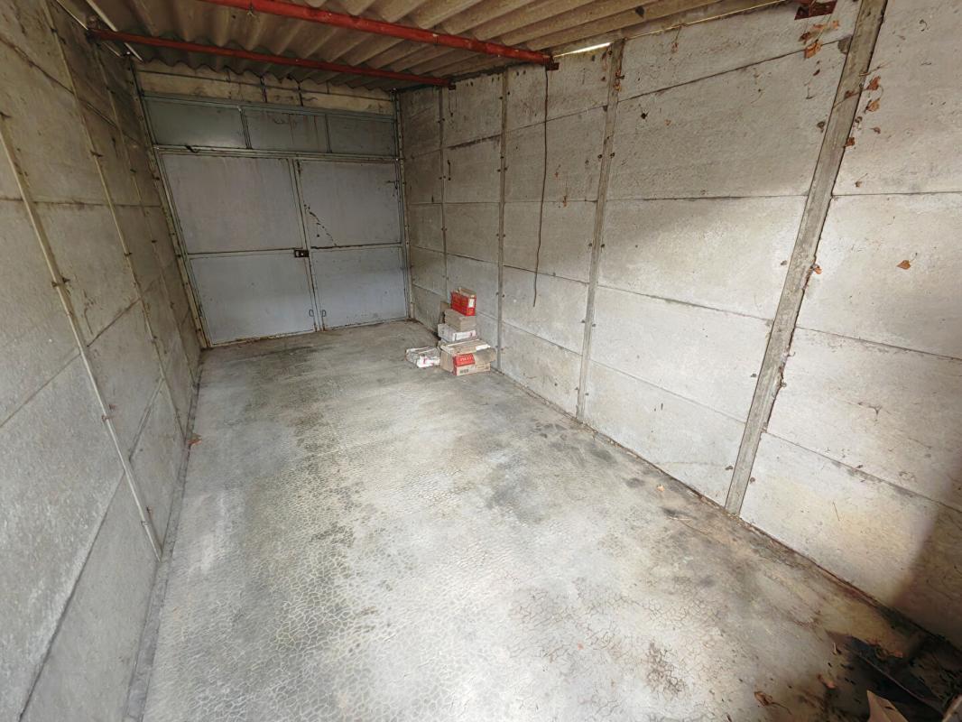 CHATEAUROUX Maison de ville rénovée à Châteauroux, 4 chambres, Jardin + garage, DPE C, chaudière neuve 10