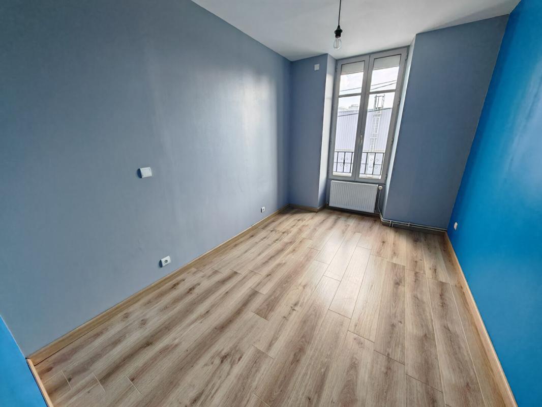 CHATEAUROUX Maison de ville rénovée à Châteauroux, 4 chambres, Jardin + garage, DPE C, chaudière neuve 5