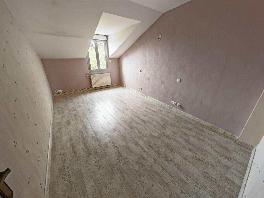 CHATEAUROUX Maison de ville rénovée à Châteauroux, 4 chambres, Jardin + garage, DPE C, chaudière neuve 7