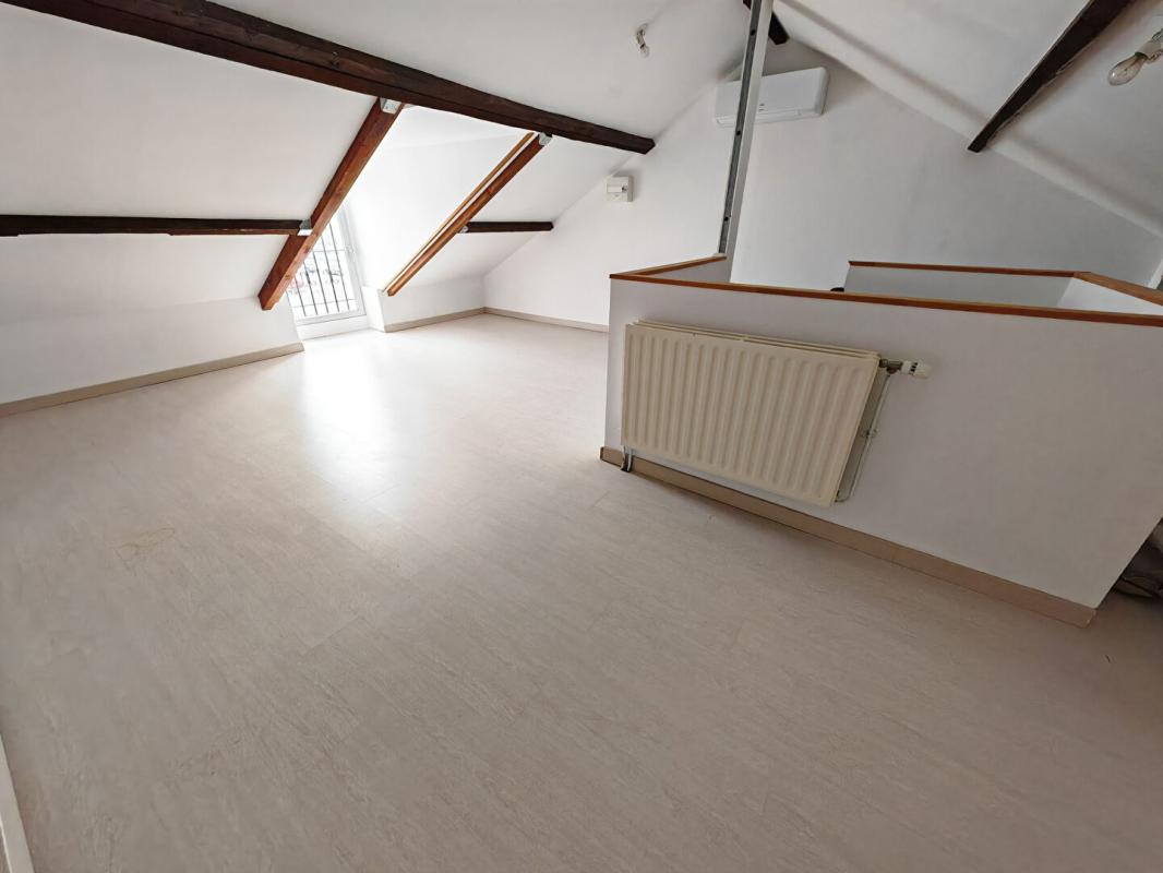 CHATEAUROUX Maison de ville rénovée à Châteauroux, 4 chambres, Jardin + garage, DPE C, chaudière neuve 9