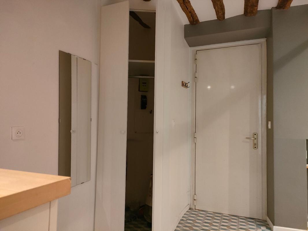 PARIS-11E-ARRONDISSEMENT Studio de charme refait à neuf- Faubourg Saint-Antoine 10