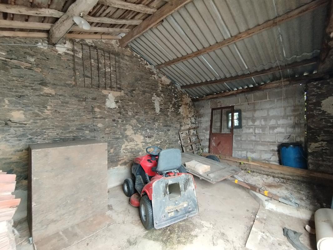 MONTREVAULT Dépendance de 25m² transformable en habitation, le Fuillet (49270) 4