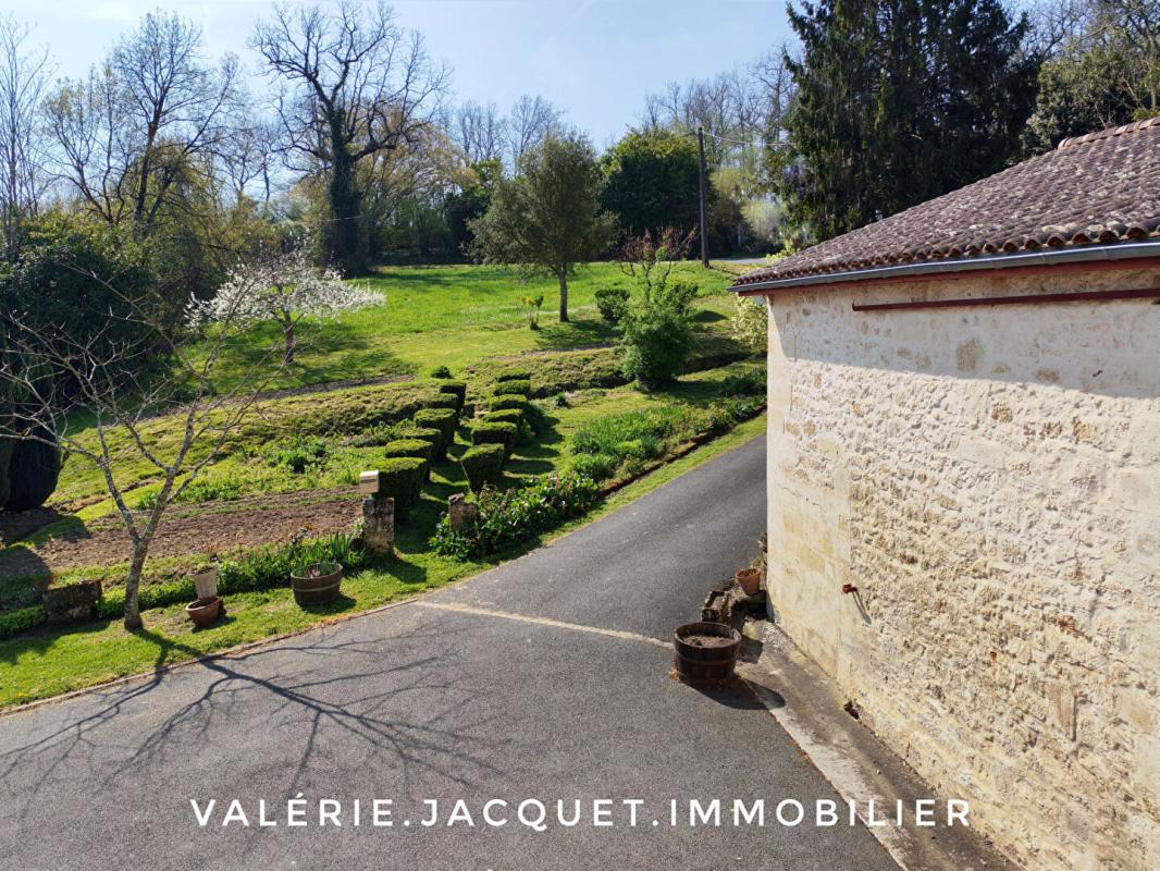 SAINT-CIBARD Domaine de Caractère à Saint-Cibard : Authenticité & Potentiel 8