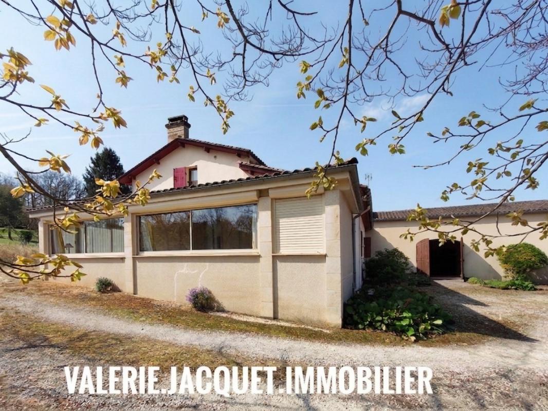 SAINT-CIBARD Domaine de Caractère à Saint-Cibard : Authenticité & Potentiel 9