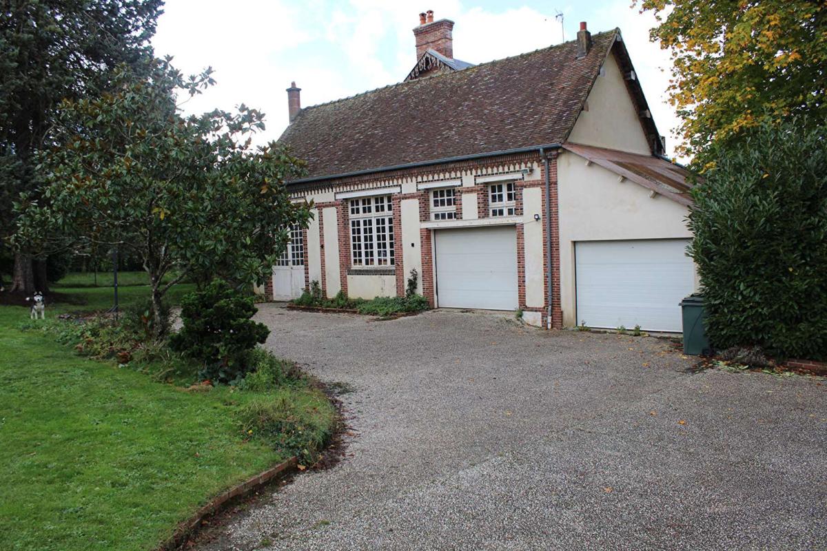 L'AIGLE PROPRIETE - MAISON DE MAITRE L'AIGLE 12 pièce(s) 285 m2 avec piscine couverte 17