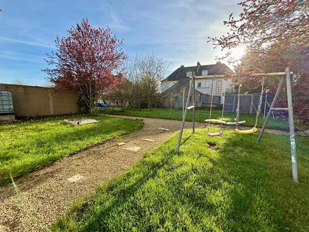 NEVERS Maison Nevers 5 pièce(s) 89.87 m2 - 3 chambres - jardin 12