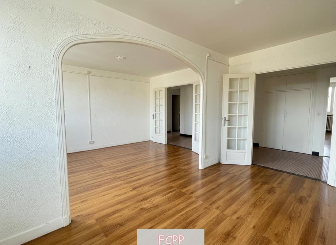 VERNEUIL-SUR-AVRE Appartement  lumineux et spacieux  fort potentiel hyper centre 2