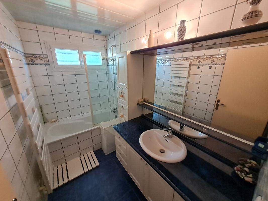 SAINT-OUEN-L'AUMONE Maison  6 pièces 4 chambres environ 148.44 m2 6