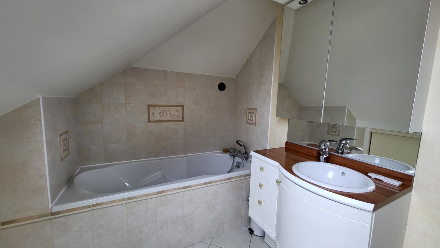 SAINT-QUENTIN PAVILLON INDIVIDUEL SUR SOUS SOL- DOUBLE GARAGE 11