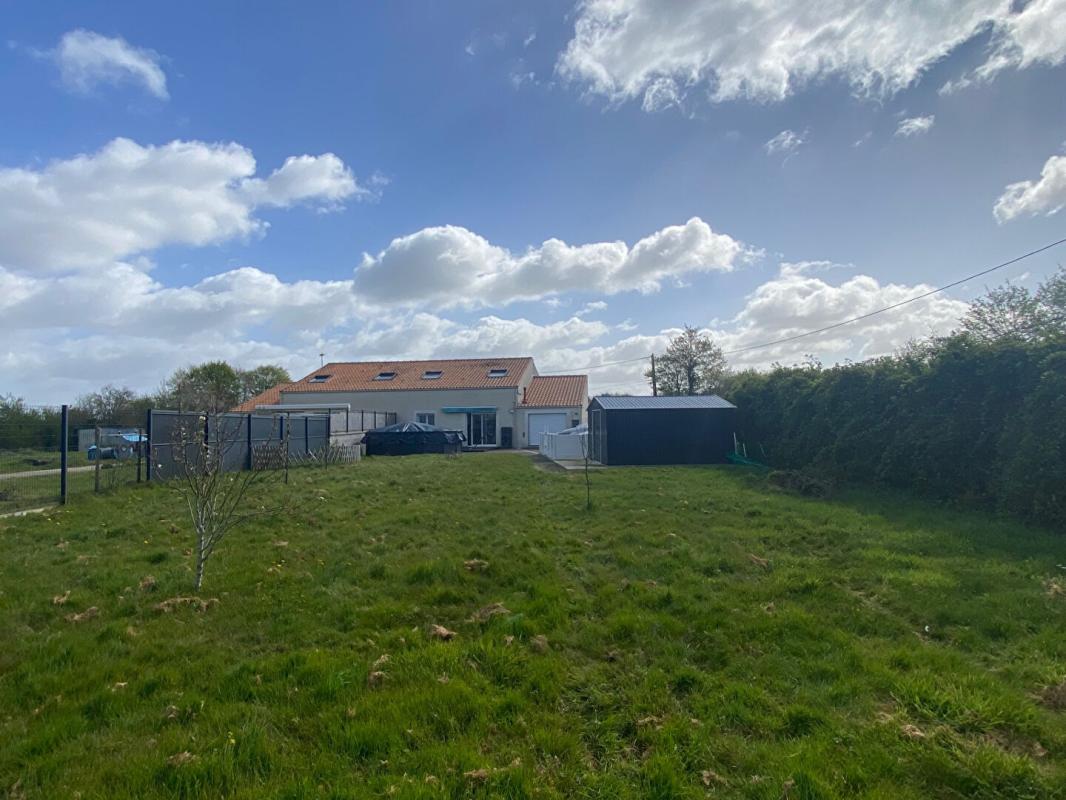 SAINTE-PAZANNE MAISON  44680 SAINTE PAZANNE - 2 CHAMBRES - BUDGET 216 000  HAI 3