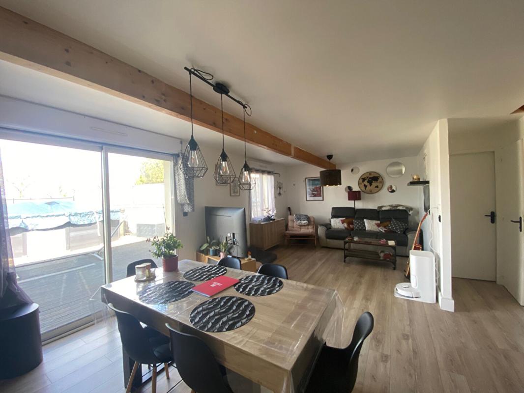 SAINTE-PAZANNE MAISON  44680 SAINTE PAZANNE - 2 CHAMBRES - BUDGET 216 000  HAI 6